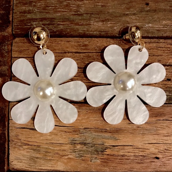 Mother of Pearl Pink White Daisy - Picture 3 of 8